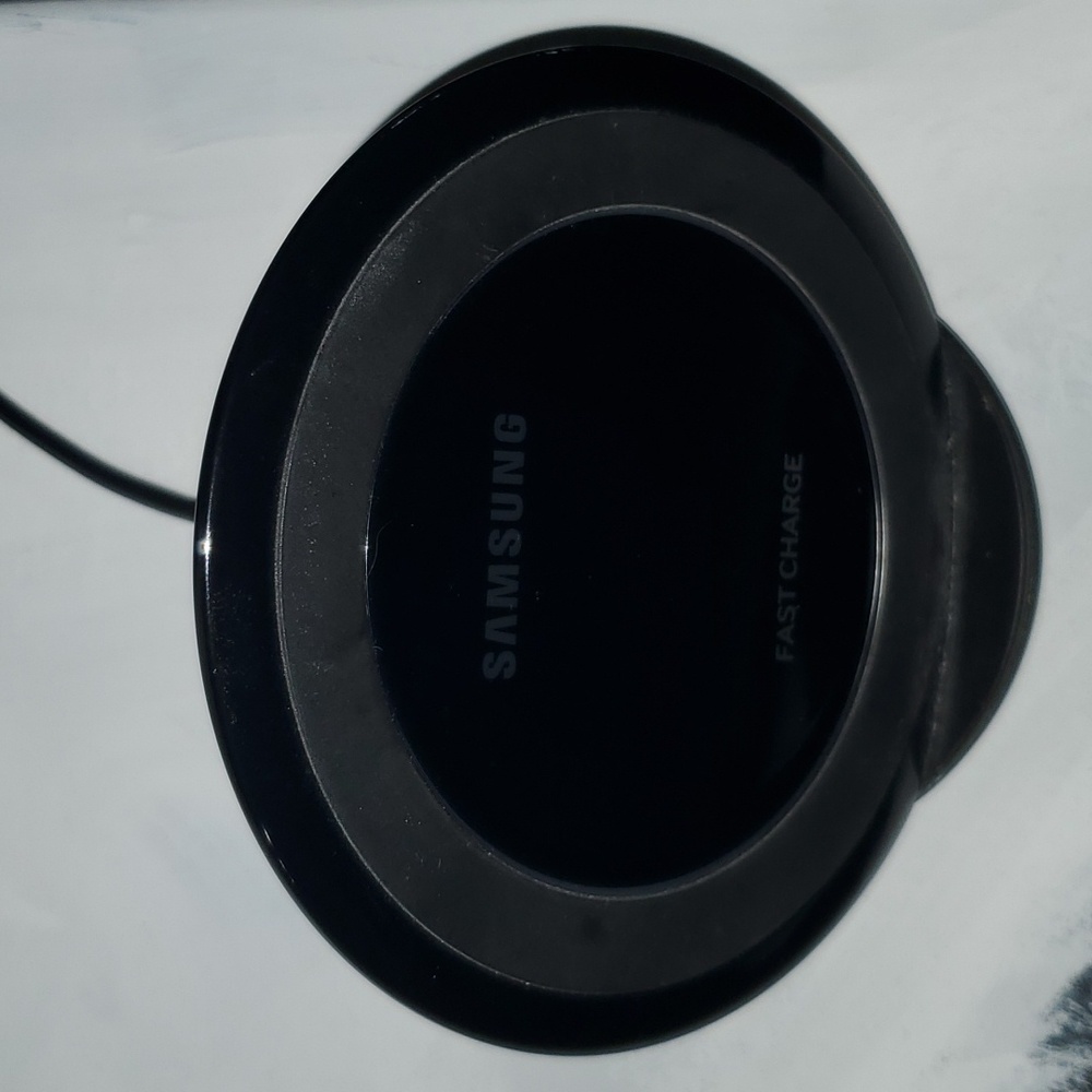 Samsung wireless charger station
